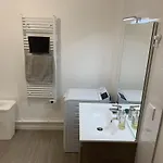T2 En Centre-ville Avec Balcon, Parking Privé Et équipements Bébé à - Fr-1-482-99