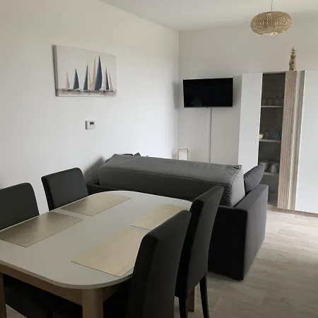 T2 En Centre-ville Avec Balcon, Parking Prive Et Equipements Bebe A - Fr-1-482-99 Daire
