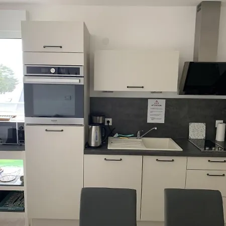 T2 En Centre-ville Avec Balcon, Parking Prive Et Equipements Bebe A - Fr-1-482-99